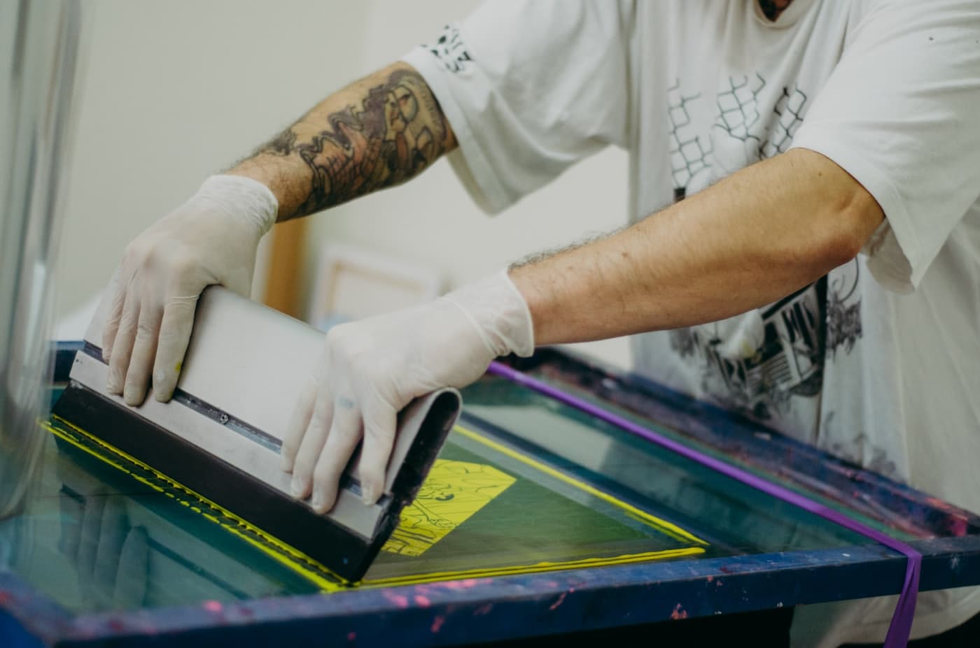 Impression sérigraphique en atelier